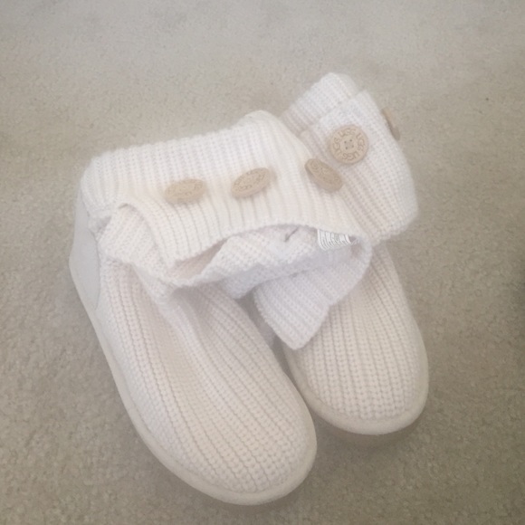 Cream crochet Uggs