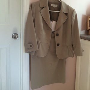 Tahari Arthur Levine Suit Size 12