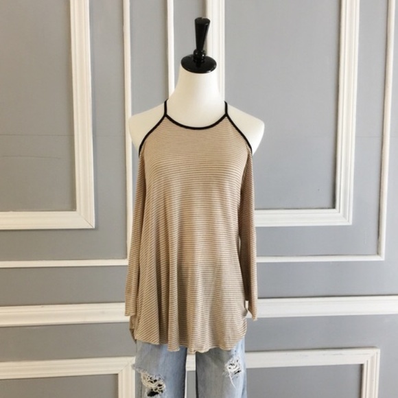 LAST ONE 💥 Cold shoulder and open back top - Picture 3 of 4