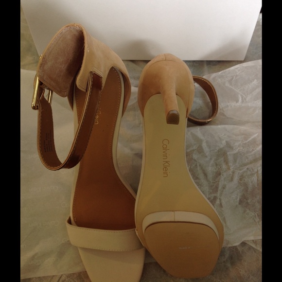 🆕🎉💃🏼CALVIN KLEIN SANDALS 🎉 - Picture 4 of 4