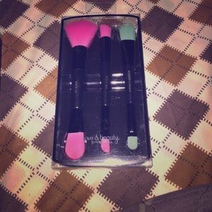 3 Piece Makeup Brush Set
