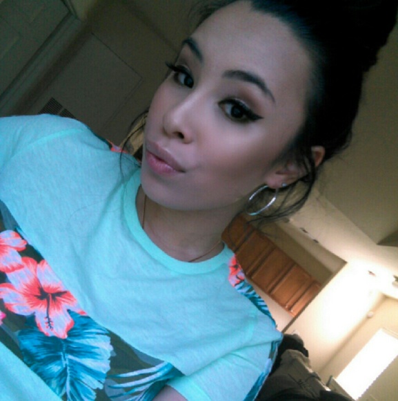 Meet your Posher, Helen - Picture 1 of 1