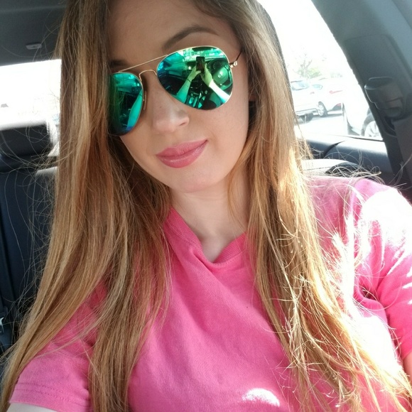 Meet your Posher, Christina - Picture 2 of 2