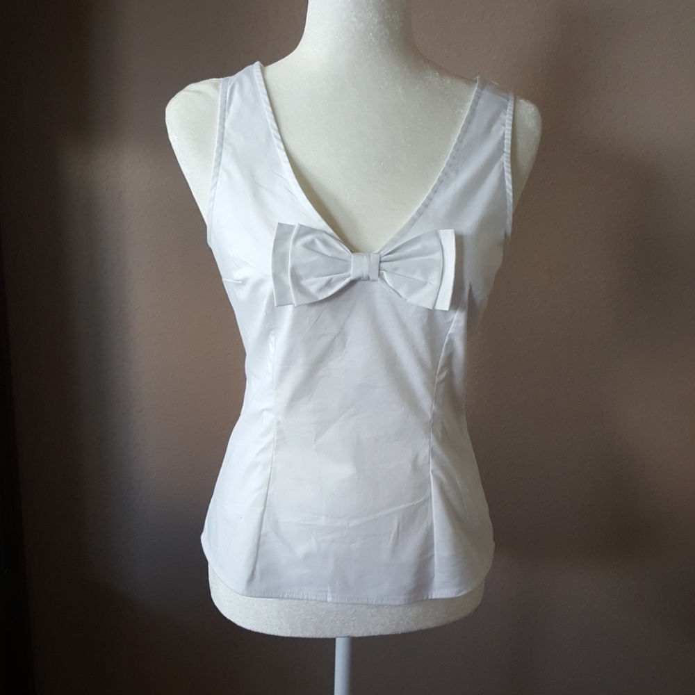 NEW W TAGS H&M white top. Size 8. White
