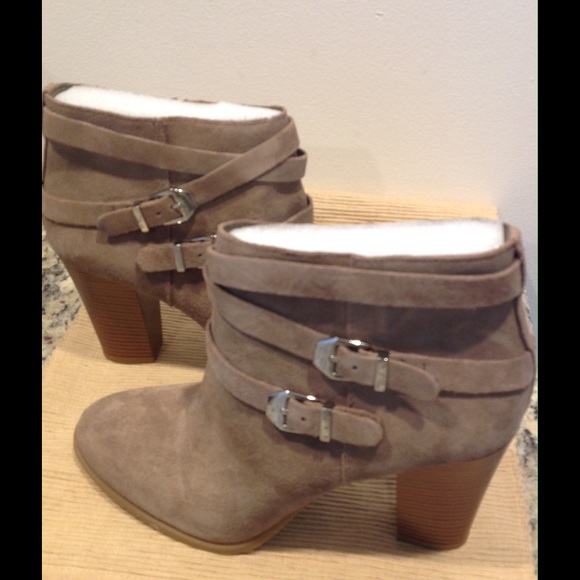 🆕🎉🎉 INC BOOTIES 🎉🎉 - Picture 2 of 4