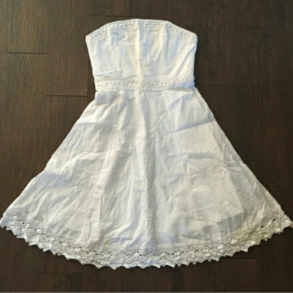**final markdown** Beautiful eyelet/lace dress