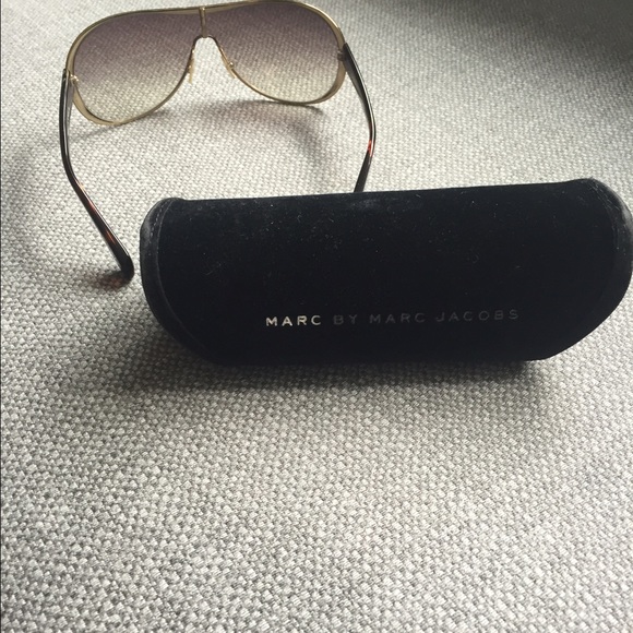 Marc by Marc Jacobs gold rimmed shield sunglasses - Picture 4 of 4