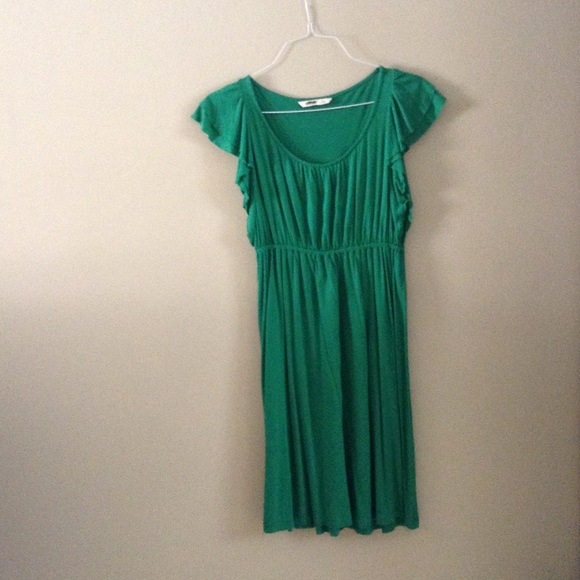 Green dress! - Picture 1 of 4