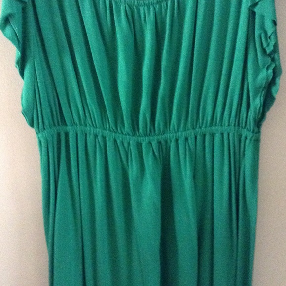 Green dress! - Picture 3 of 4