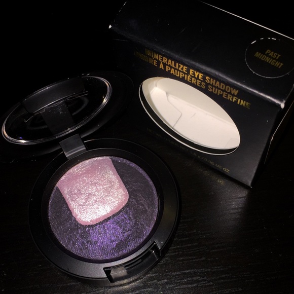 NEW LE MAC Mineralize Eyeshadow Past Midnight - Picture 1 of 2