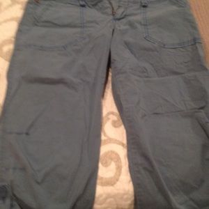 Green khaki cropped pants