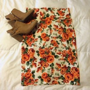 LULAROE Cassie pencil skirt 🎉LOWEST PRICE🎉