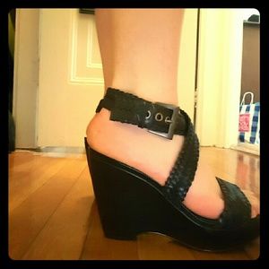 Beautiful black Ann Taylor Wedges