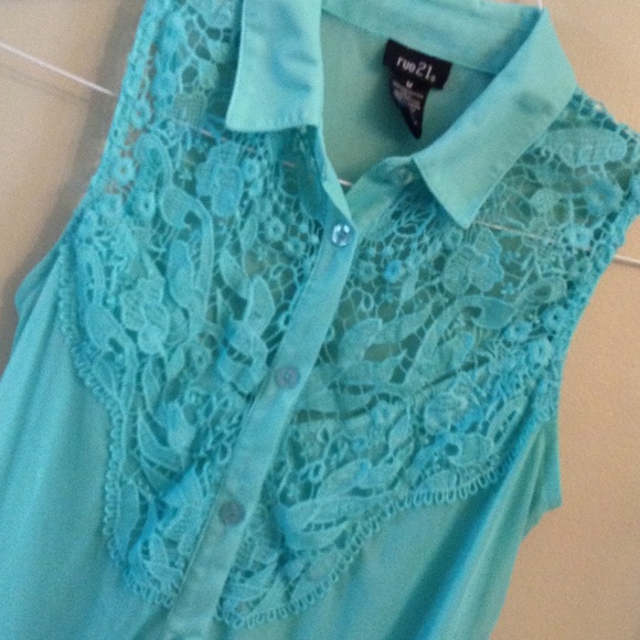 Rue 21 button up sleeveless shirt. - Picture 2 of 4