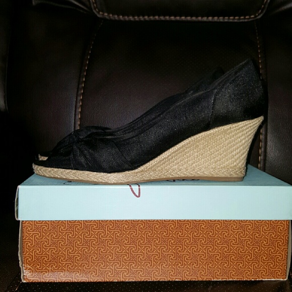 Shoes - Picture 2 of 4