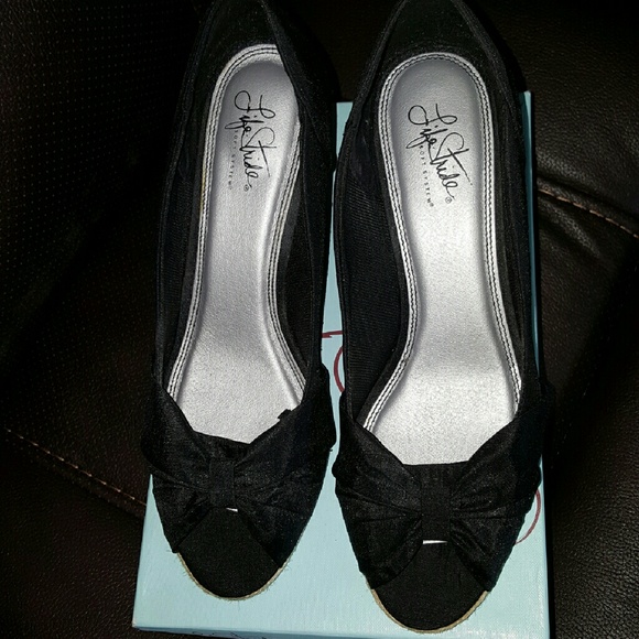 Shoes - Picture 3 of 4