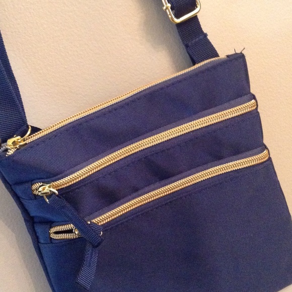 Crossbody Navy purse. - Picture 3 of 4