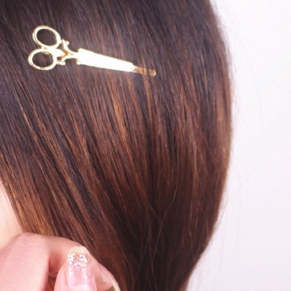 Gold Scissors Bobby Pin Set - Picture 3 of 3