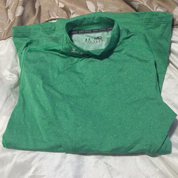 Under armour fitted cold gear. Long sleeve.
