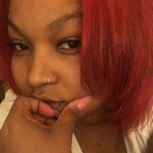 Meet your Posher, Dominique