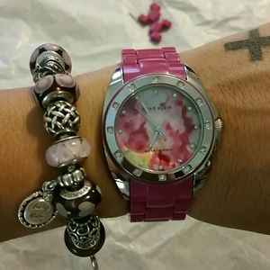 😍Pink Anne Klein great condition needs battery
