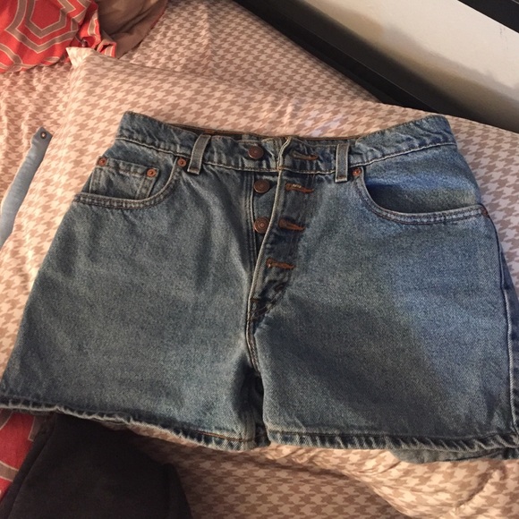 Denim high waisted levi shorts