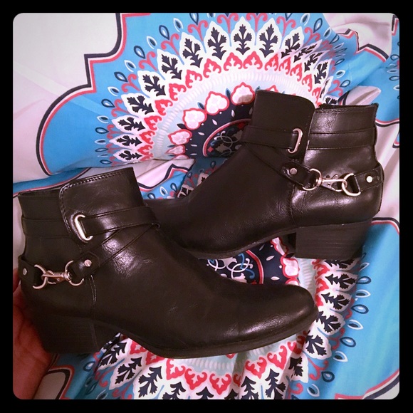 Black ankle boots 8 1/2