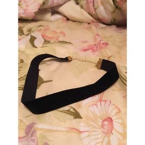 Black velvet choker