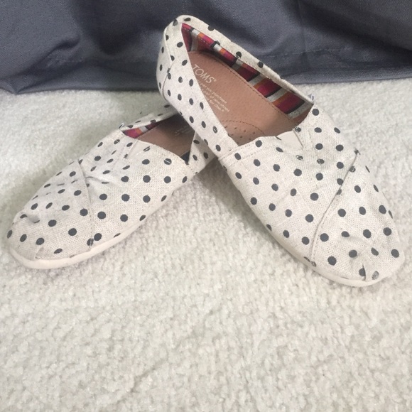 TOMS Shoes - 🚴🏽 TOMS 👟👟