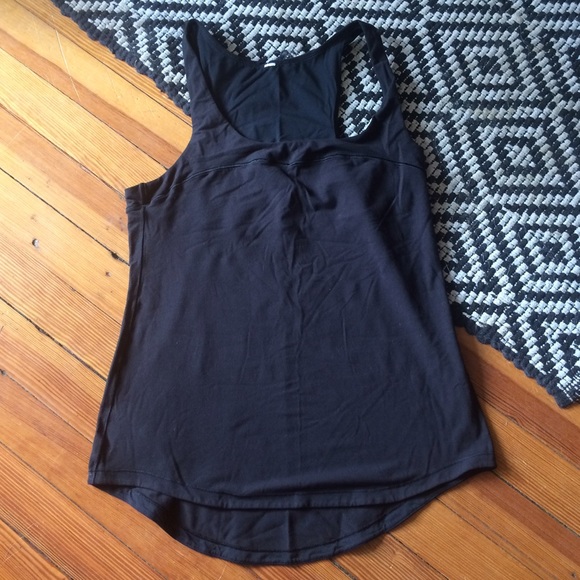 Lululemon black top