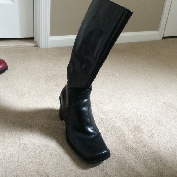 Black beautiful size 8 boots - Picture 2 of 3