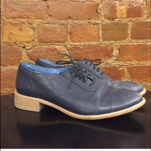 Size 8 Navy Structured Oxford by GAP