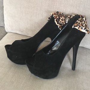 Black Platform Peep Toes w Bows