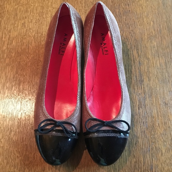 Amalfi brown/black patent pumps