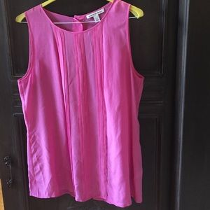 Beautiful silk Banana Republic hot pink top.