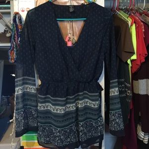 Groovy navy romper