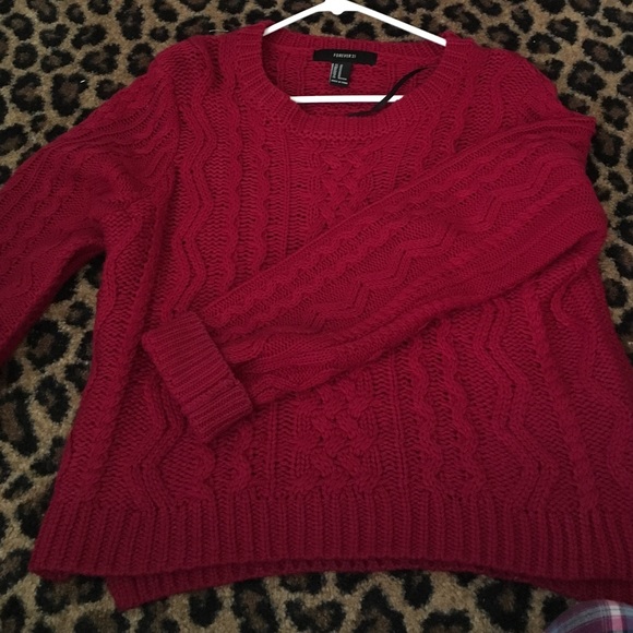 semi cropped sweater