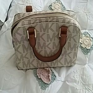 Micheal Kors small purse