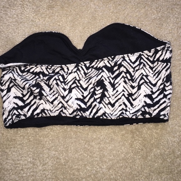 Unique crop top - Picture 2 of 2