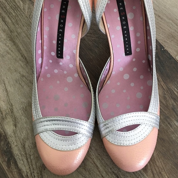 Metallic Pink and Silver Round Toe Pumps 6 1/2 - Picture 3 of 4