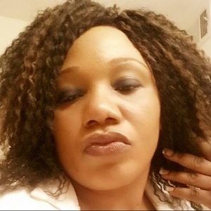 Meet your Posher, Edwina