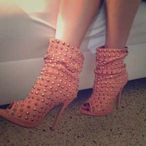 Heeled boots