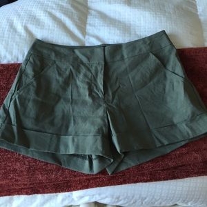 Bebe army green linen shorts w liner