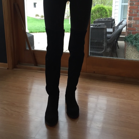 URBAN OUTFITTERS over the knee boot