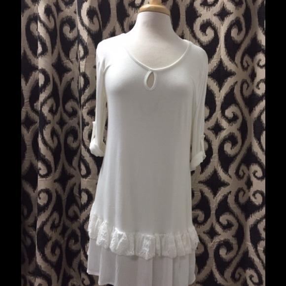 Tunic. off white. 3/4 sleeve with button.