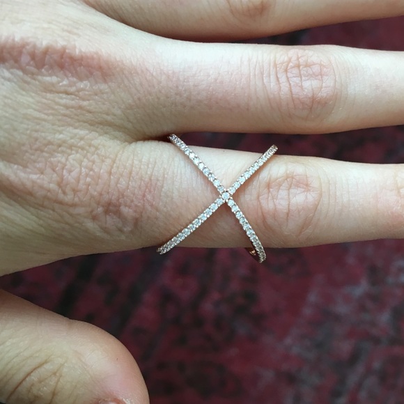 Criss cross rose - diamond ring