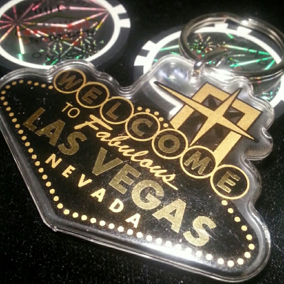 🆕 Las Vegas Key chain (Vegas Sign in blk & gold) - Picture 2 of 3
