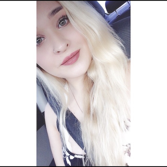 Meet your Posher, Jessica - Picture 1 of 1