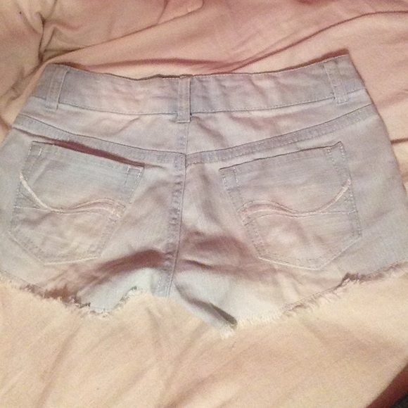 Short shorts with lace detail - Picture 2 of 3