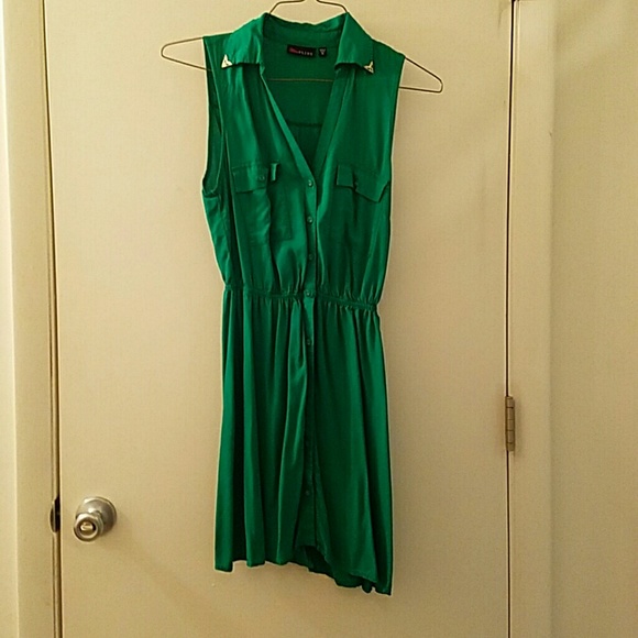 Green short sleeved dress